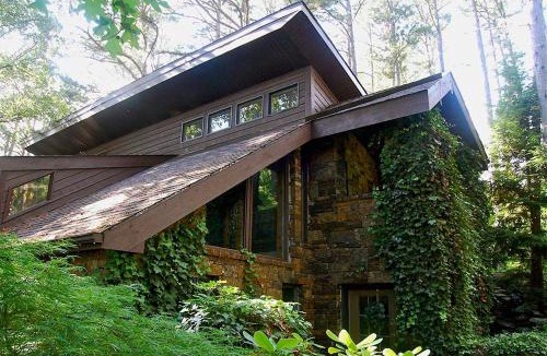 Blue Eye House | The Sanctuary