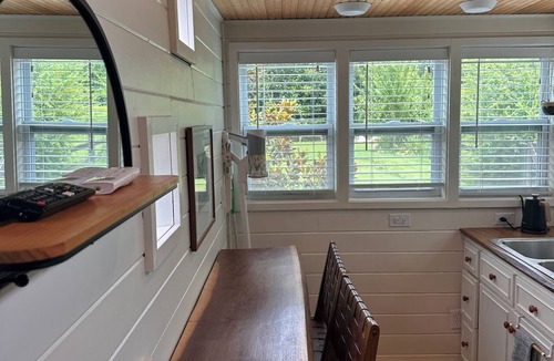 Franklin House | The Songbird Bungalow; a peaceful Tiny Home in downtown Franklin