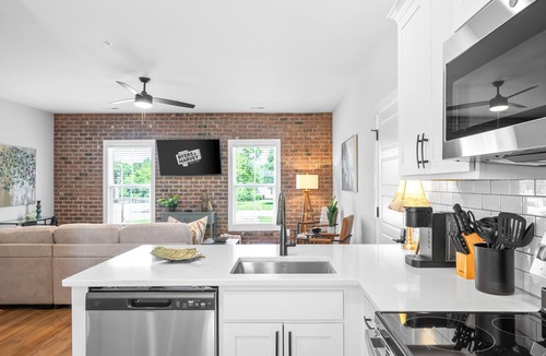 Clarksville Apartment | The Spot 281 Liberty Pkwy