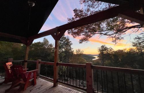 Lampe House | The Sunrise Cabin with Amazing Views