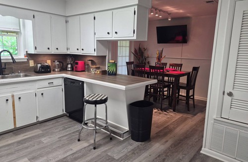 Jacksonville House | The sunset is Charming 3-bedroom house with AC in wonderful Jacksonville
