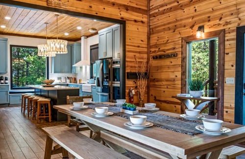 Pittman Center Cabin | The Treasure Of Tennessee: View, 2 Hot Tubs, Pool!
