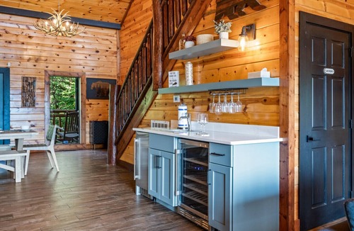 Pittman Center Cabin | The Treasure Of Tennessee: View, 2 Hot Tubs, Pool!