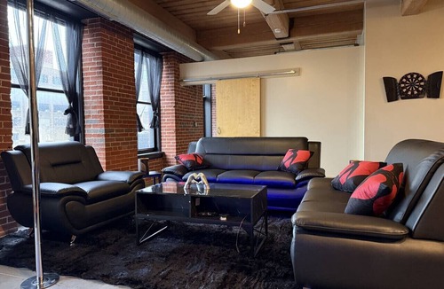 Downtown West Apartment | The VLuxe Oasis with City Skyline Views