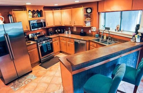 Pendleton House | The Waterfall Suite Place + Walkout! Both Overlook Waterfall!