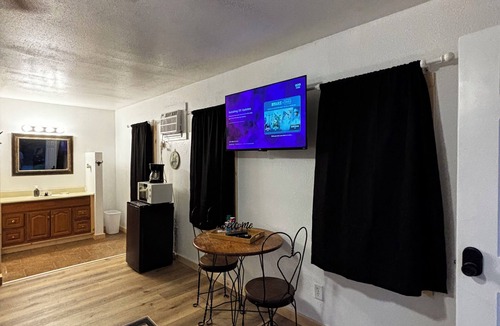 Eminence House | The Western