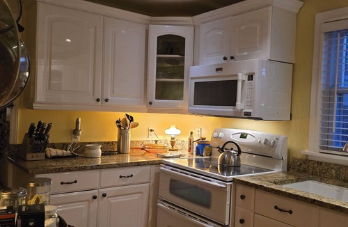 Hubert House | The White House on Freedom Way