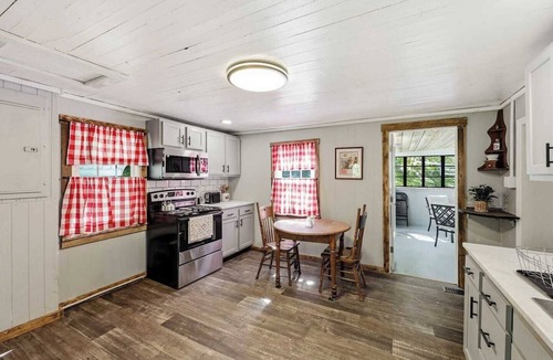 Frankfort House | This house is a 3 bedroom(s), 2 bathrooms, located in Frankfort, KY.
