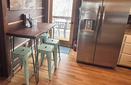 Pittsburg Cabin | This lakeside cabin is the ideal getaway, with a private boat dock & Kayaks.