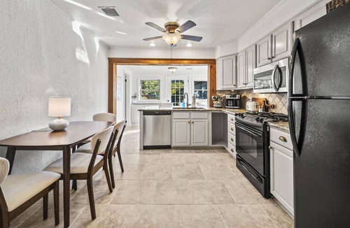 Turner Park House | Timeless Tulsa: 1940s Bungalow Expo 3BR/3BA