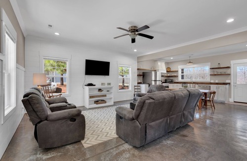 Winchester House | Tims Ford Lake! Modern farmhouse right across street from State Park