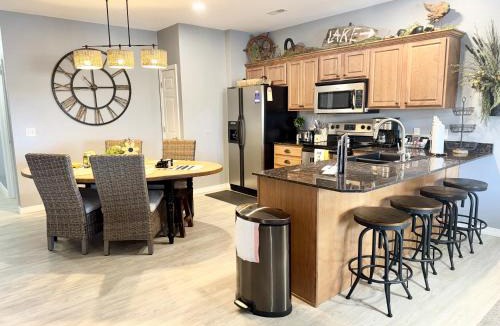 Hollister Apartment | Tina Condo B-5