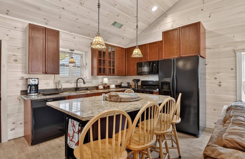 McCaysville Cabin | Toccoa Park Cottage | Walking Distance to Town | Toccoa River Area