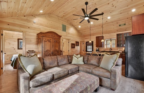 McCaysville Cabin | Toccoa Park Cottage | Walking Distance to Town | Toccoa River Area
