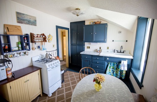 Hays Apartment | Top Floor Historic Limestone Property Downtown