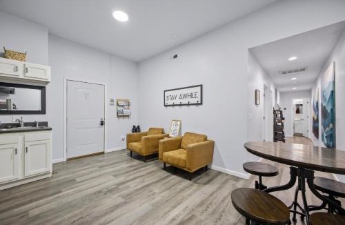 Maryville Apartment | Town Square Bunkhouse | 3BR · 1BA · Pet-Friendly