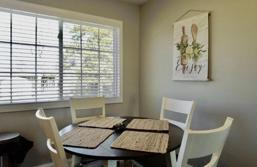 Branson Theater District Apartment | Townhome-Colonial B by Dreams2Reality Vacations- Includes FREE Attraction Tickets Daily!