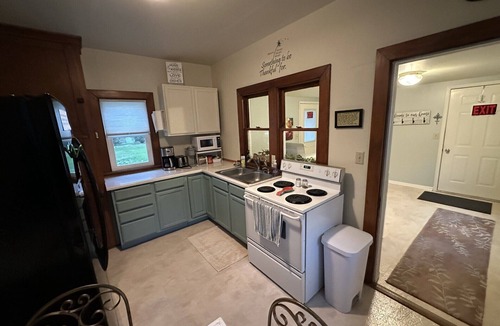 Petersburg House | Tranquil 7-bedroom house in charming small-town Petersburg