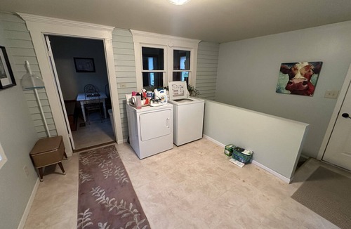 Petersburg House | Tranquil 7-bedroom house in charming small-town Petersburg