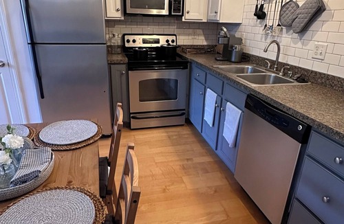 Clifton Heights Condo | Tranquil Gated 1-bedroom condo in Clifton with AC in charming Louisville