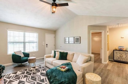 Belleville Apartment | Travel Nurse Haven - Near 8 Hospitals - Sleeps 4