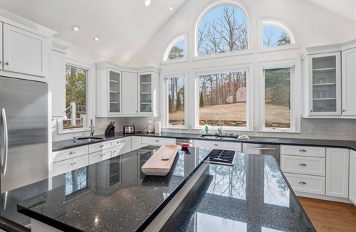 Arley House | Tree House Escape - expansive decks and beautiful views!