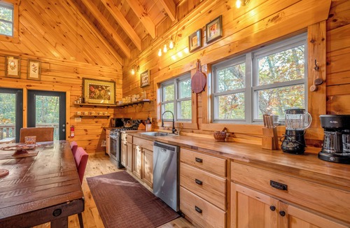 Primrose Cabin | Treehouse Cabin w/Hot Tub in Red River Gorge