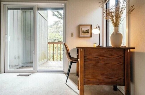 Bella Vista Cottage | Treehouse style home near lake Norwood