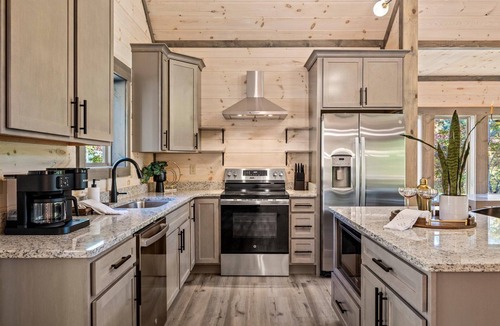 Wears Valley Cabin | Treehouse Swim Cabin: Swim Spa, Outdoor Living