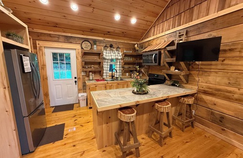 Bakerton Cabin | Trout & About Cabin Retreat Near Dale Hollow Lake & Cumberland River