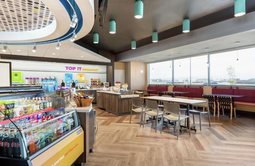 Greenwich Hotel | Tru By Hilton Wichita Northeast