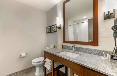 Tupelo Hotel | Tupelo 2 Queen Suite w/Pool & Gym