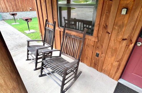 Mountain View Cabin | Turkey Trot #73 Cabin in town, walking distance to courthouse square.
