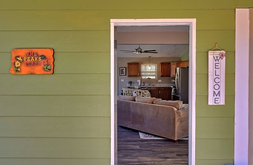 Zuzax House | Turquoise Trail Bungalow with Amazing Views