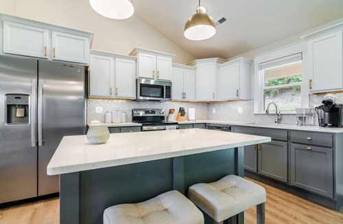 Manhattan House | TV Per Room, 3bd Centrally Located Near Ft Riley