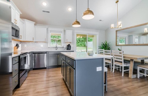 Manhattan House | TV Per Room, 3bd Centrally Located Near Ft Riley