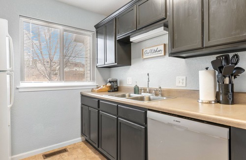 Manhattan House | TVs in Every Bedroom, Pet Friendly KSMASU1409