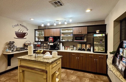 Stigler Hotel | Twin Lakes Inn and RV