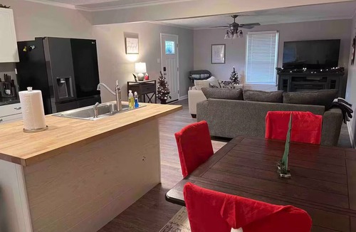 Murfreesboro House | Twin Oaks Haven- Cozy house in Murfreesboro
