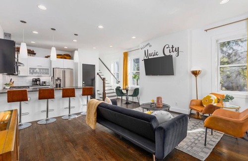 Hillsboro Village House | TWO Adjacent Homes in 12 South, Belmont - Sleeps 20 People