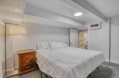 El Paso Apartment | Two King beds Basement under office