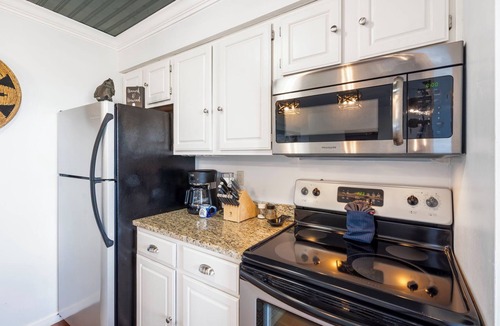 Indian Point Condo | Two Level Condo w Two Decks near Silver Dollar City & Indian Point Marina - Free Tickets