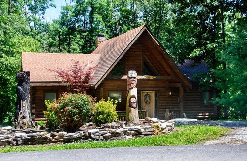 Branson Cedars Cabin | Two Master Suites, Great for 2 couples, Walking distance to Thunder Ridge Arena