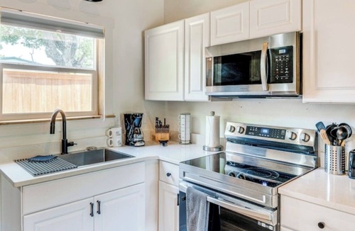 Mead Cabin | TWO PEAKS-South: New Cozy Cabin-Vaulted Ceiling-1 mile to Lake Texoma.