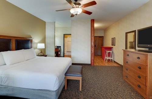 Sioux City Hotel | Ultimate Relaxation: Heated Pool & Whirlpool Suites in Historic Downtown Area