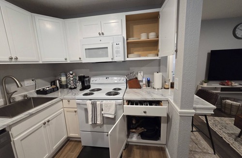 Riverside Apartment | Ultra Clean 2BT w/2 Kings Near MCI and T-Mobile Center