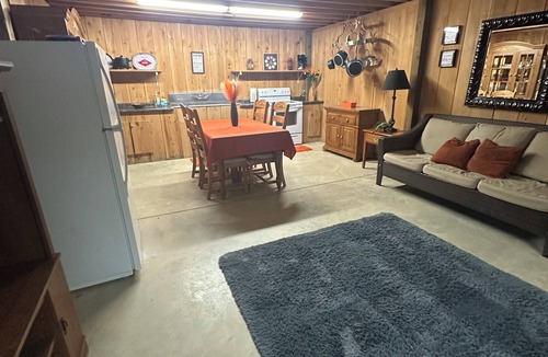 Winona House | Unique Cabin Sleeps up to 10. Direct Access to Brimstone. Multiple Hot Tubs