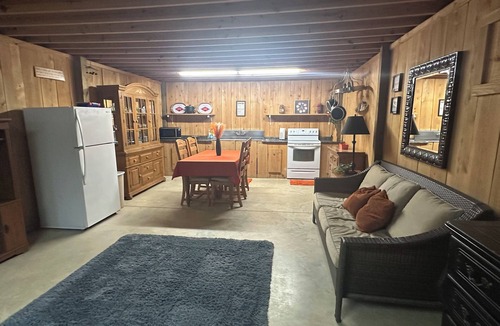 Winona House | Unique Cabin Sleeps up to 10. Direct Access to Brimstone. Multiple Hot Tubs