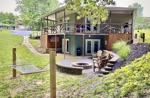 Jamestown Cottage | Unique Hexagon Cottage Atop Marina · Boat Parking · 3 En Suite Baths · Pets okay