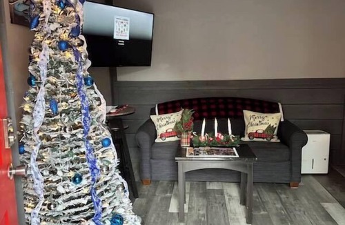 Maryville Bed & Breakfast | Unit #2 Gravity Cavity - Dragon Depot at the Dragon Tail